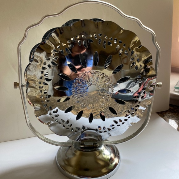 Collapsable Chrome Plated  2 Tiered pastry server - Picture 2 of 13